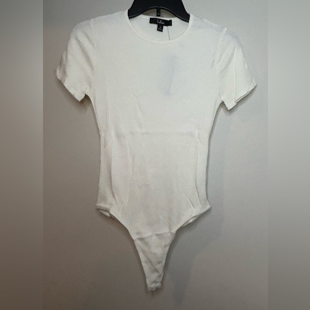 NWT LULUS IVORY SHORT SLEEVE RIBBED BODYSUIT SIZE MEDIUM